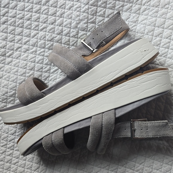 Ugg Lynden Suede Platform Shoes - Picture 7 of 12